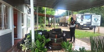 Secuestran neumáticos de contrabando en Puerto Iguazú.