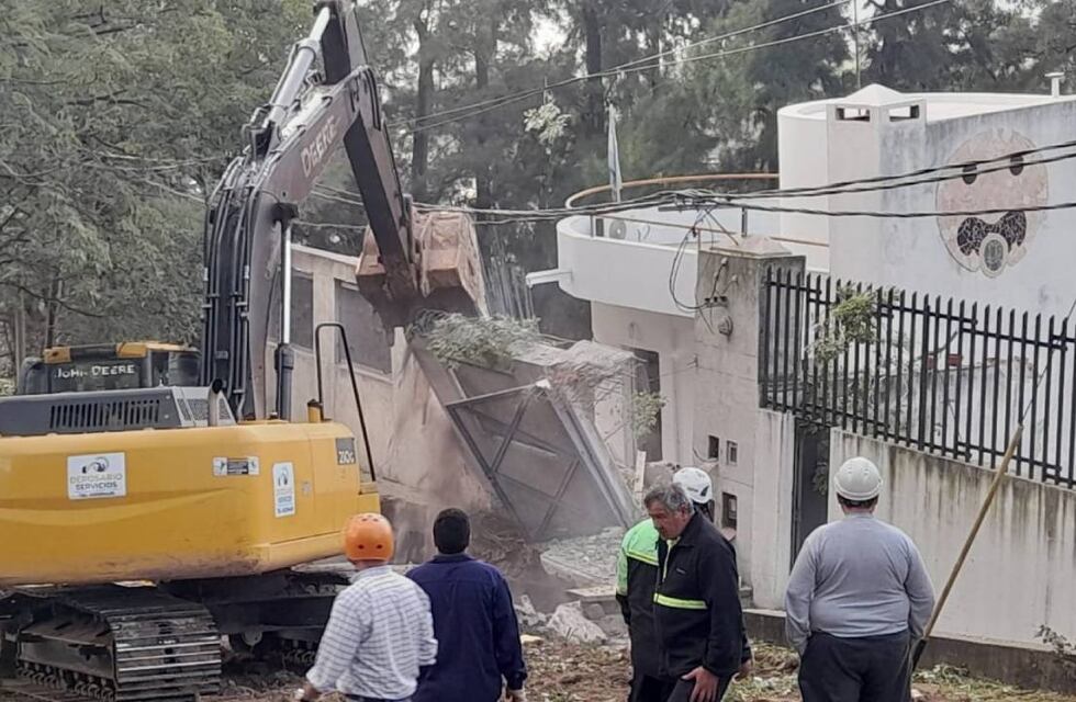 Derrumbe en la zona norte de Rosario: demolieron la planta alta de la casa