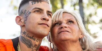 L-Gante junto a su madre.