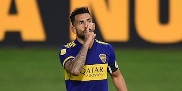 Carlos Tevez criticó la gestión de Juan Román Riquelme y se refirió al polémico hecho que hizo bajar a los jugadores del micro.