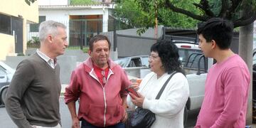 Intendente Avilés junto a vecinos del sector.