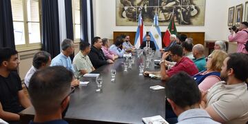 La asamblea se llevó a cabo en el Salón de Intendentes del municipio.