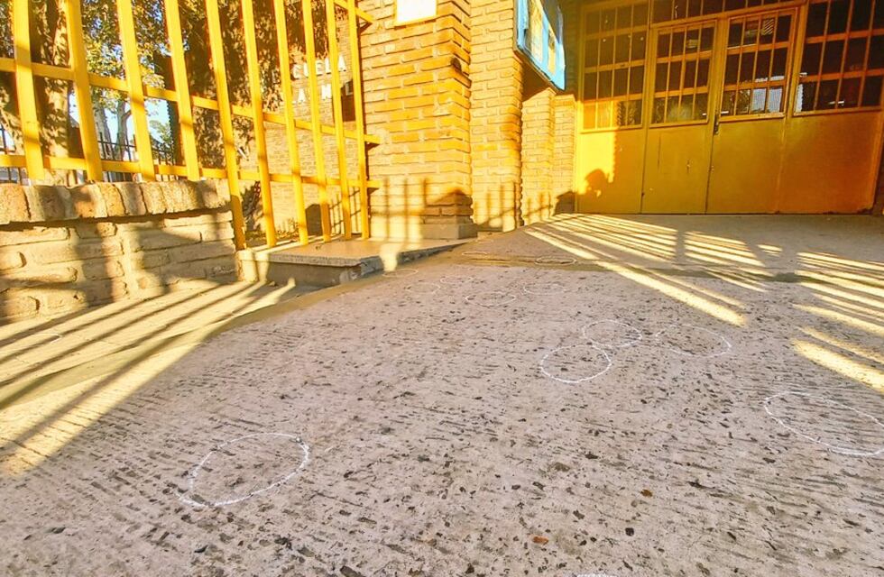 Balas y amenazas en una escuela de Rosario: piden custodia policial y más luz