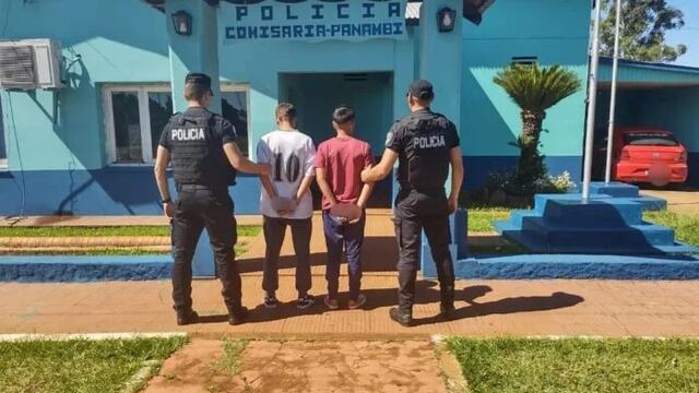 Detuvieron en Oberá a acusados de robar una moto en Alem.