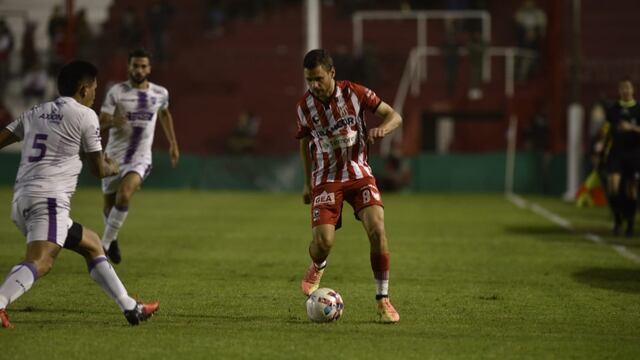 Instituto recuperó a Joaquín Arzura (foto), y gana por gol del juvenil debutante Manuel Liendo (Facundo Luque / La Voz)