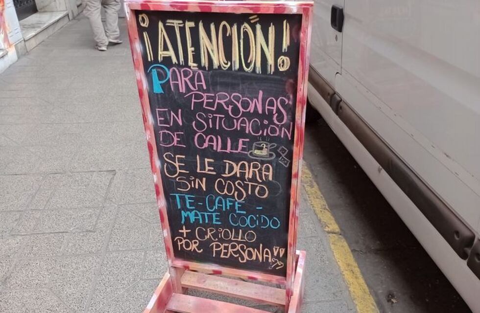 “Se da sin costo té, café y criollos”: el noble gesto de un kiosco de Córdoba