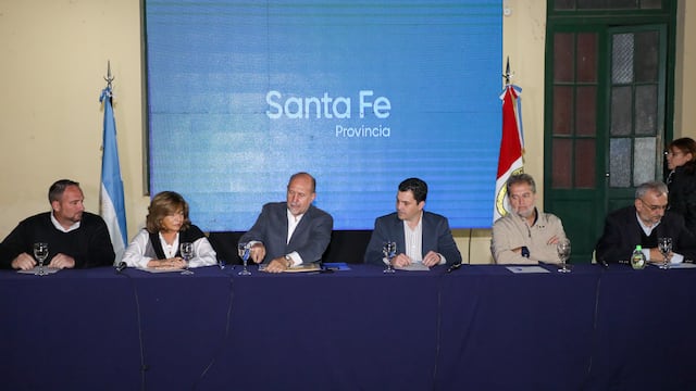 Perotti encabezó la apertura de sobres de la licitación de la escuela postpandemia en Humberto Primo