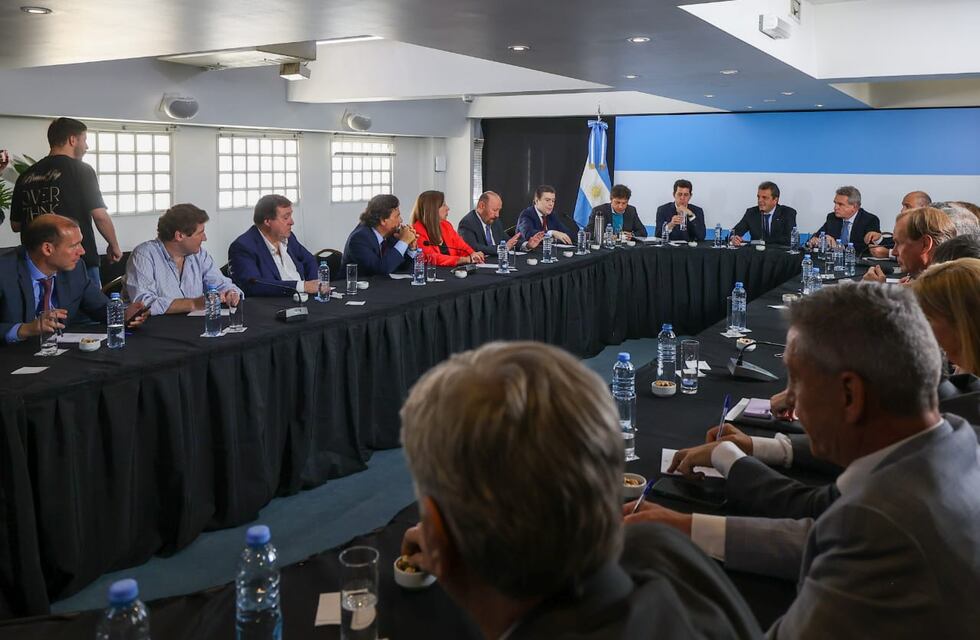 Melella participó de la reunión de gobernadores con Sergio Massa