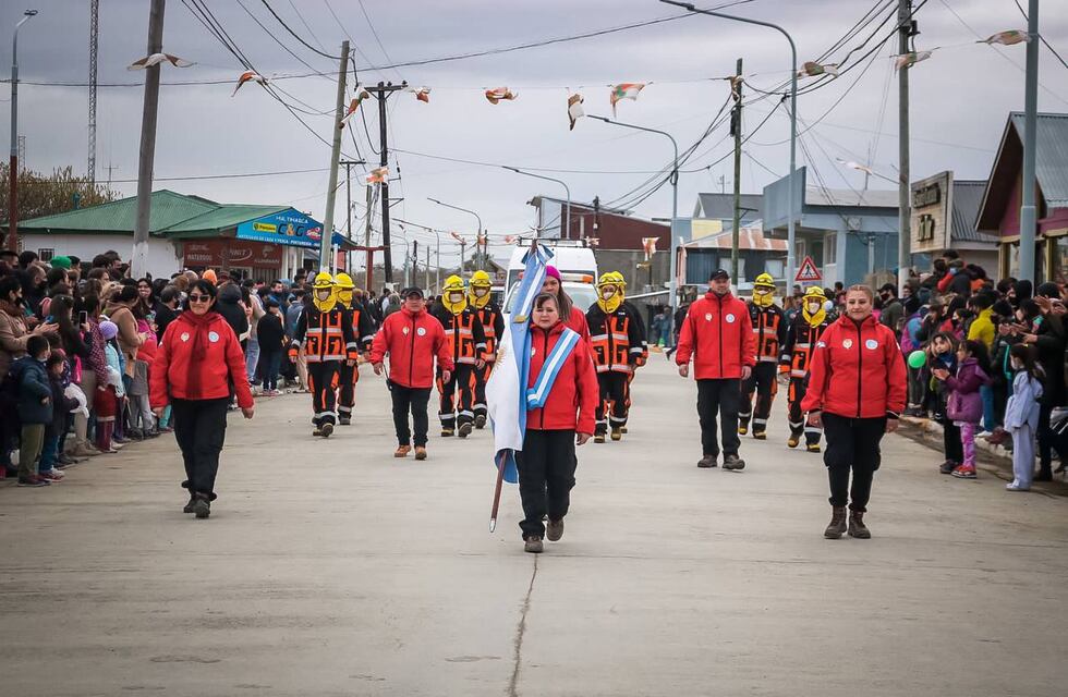 Convocatoria al desfile por el 50° aniversario de Tolhuin