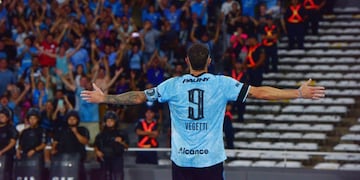 El goleador no dio la espalda. Pablo Vegetti, vital para un triunfazo de Belgrano ante River (La Voz).