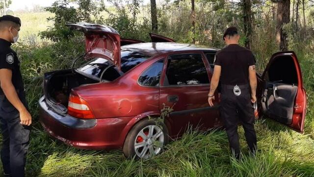 Hallan abandonado un automóvil en Bernardo de Irigoyen.