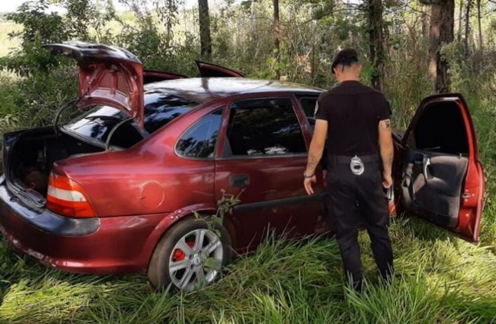 Hallan abandonado un automóvil en Bernardo de Irigoyen