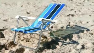 Chau a las reposeras clásicas: la nueva tendencia para llevar a la playa este verano 2026