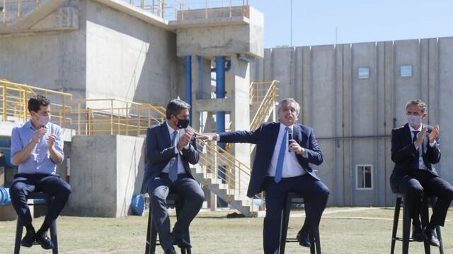 Alberto Fernández sostuvo que “tienen un gobernador obsesionado con darles derechos. Coqui tiene el propósito de terminar este mandato llevando agua potable a todos los chaqueños y ha encontrado en Katopodis un socio para hacerlo, así como en mí, que antes que nada voy a darle atención al norte argentino”.