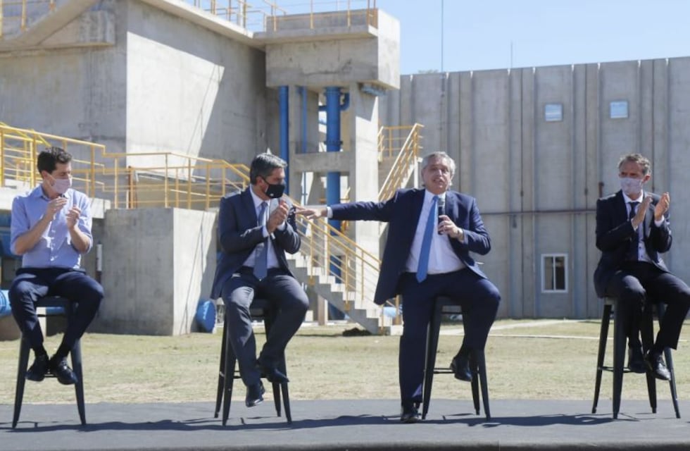El primer tramo del acueducto de El Impenetrable fue inaugurado por Alberto Fernández y Jorge Capitanich