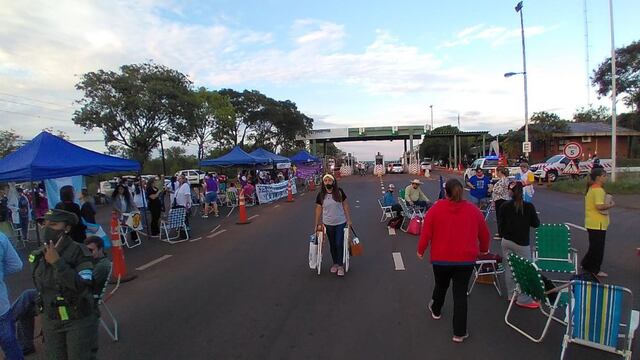 Docentes cortan la Ruta Nacional 12, altura Santa Ana.