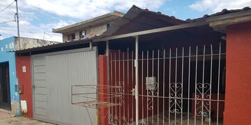 Rescataron a un nene abandonado en una casa de Córdoba (Nicolás Bravo/LaVoz).