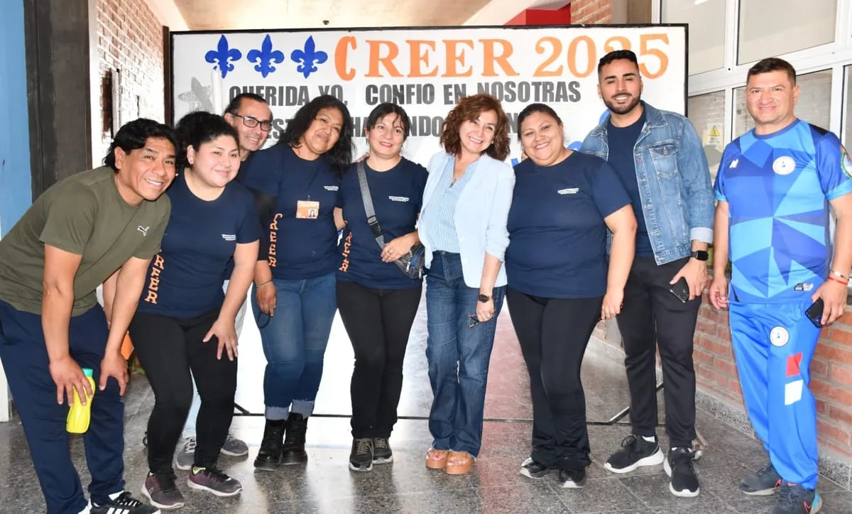 En la segunda jornada de Escuelas Abiertas, la ministra Serrano acompañó a la comunidad educativa del Colegio Secundario n.º 60 de San Pedro de Jujuy.
