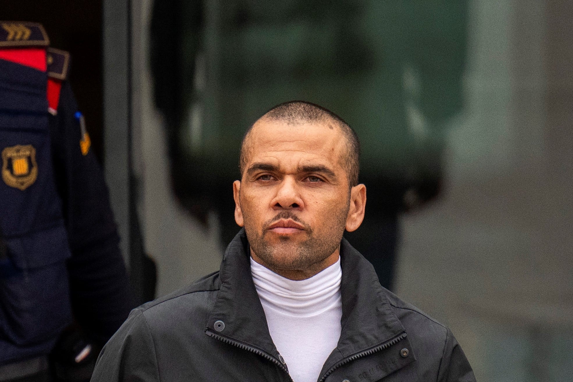 Dani Alves se presentó en la justicia (AP)