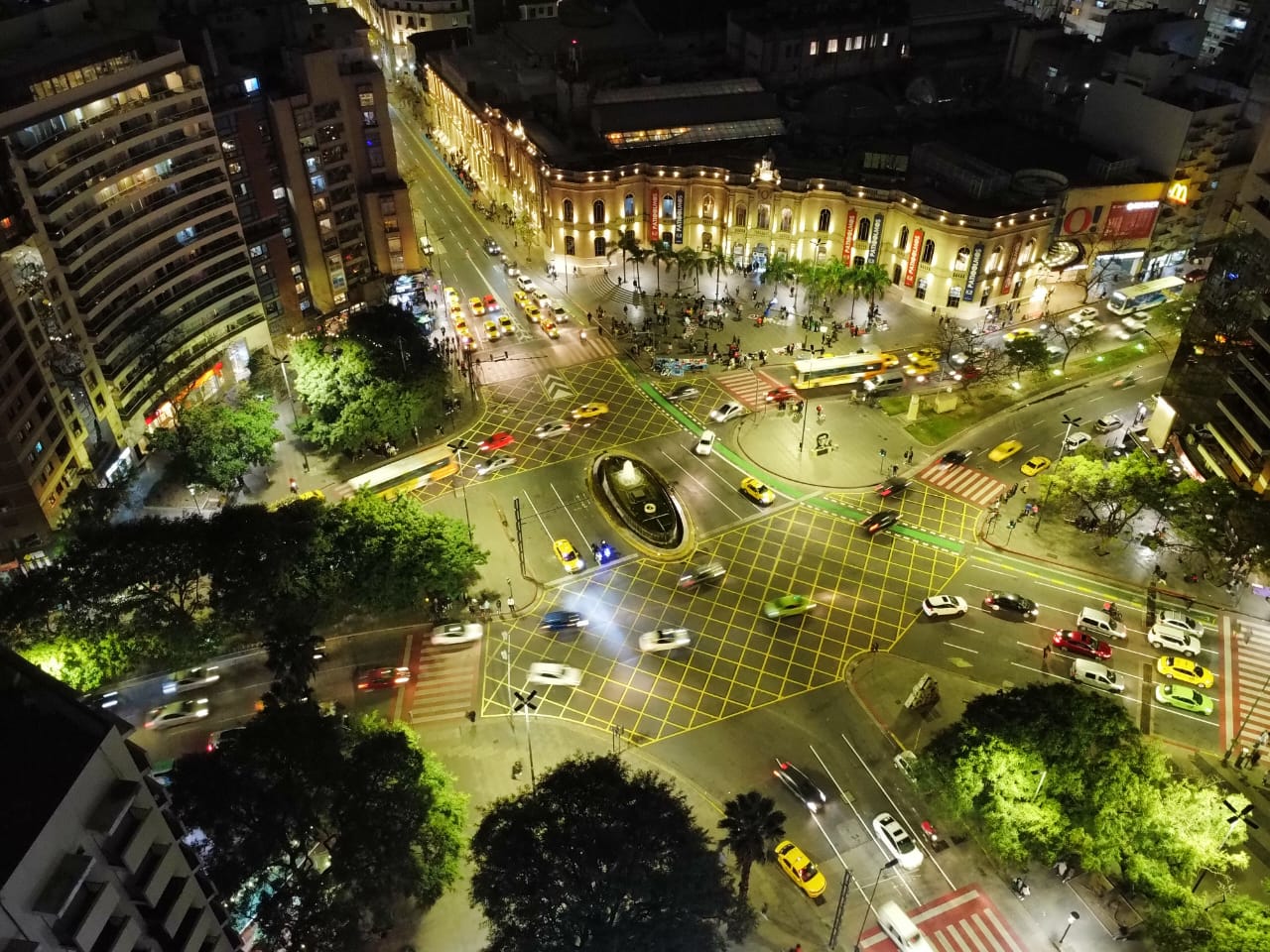 Filmaron a un insólito personaje en barrio Nueva Córdoba.