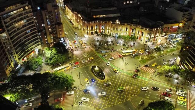Filmaron a un insólito personaje en barrio Nueva Córdoba.