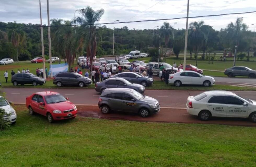 Manifestación en Puerto Iguazú: transportistas piden exclusividad en las estaciones de servicio y en Migraciones