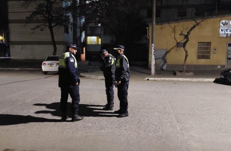 Un policía de Tucumán se enfrentó a dos delincuentes y mató a uno de ellos