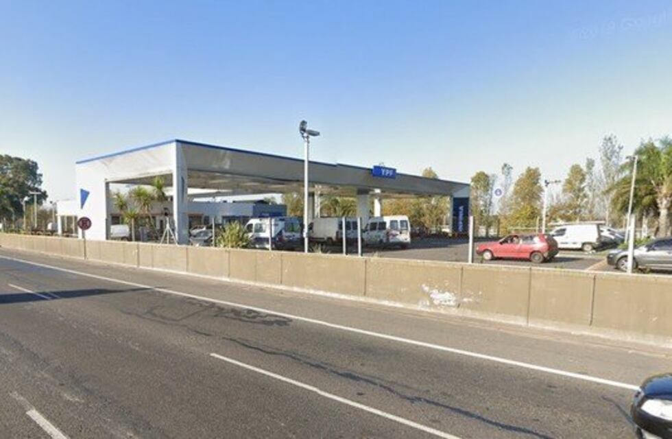 Se le desprendió la rueda de auxilio en la Riccheri y terminó matando a una mujer en una estación de servicio