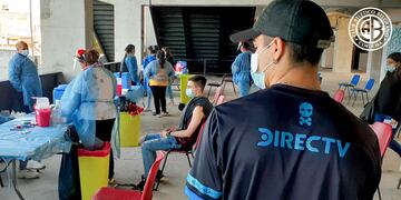 Se cumplió otra jornada de vacunación y testeos en el estadio de Belgrano.