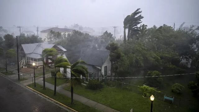 Huracán Ian destrozando Florida.