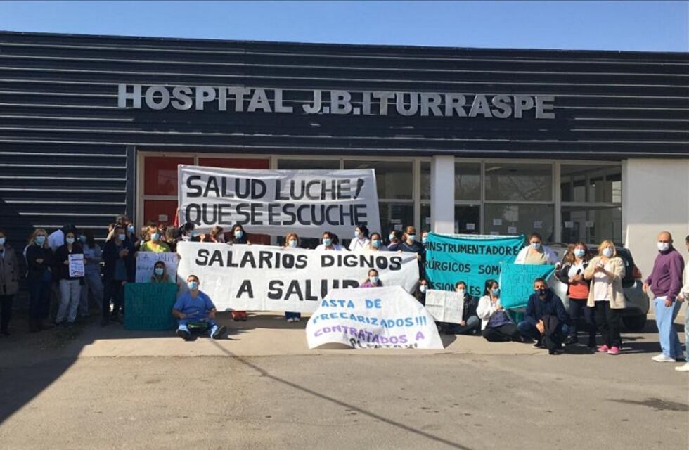 Caravana de protesta por empleados de la salud