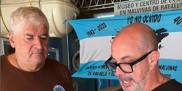 Ale Ambort entregó los libros de Crippa a los excombatientes de Malvinas