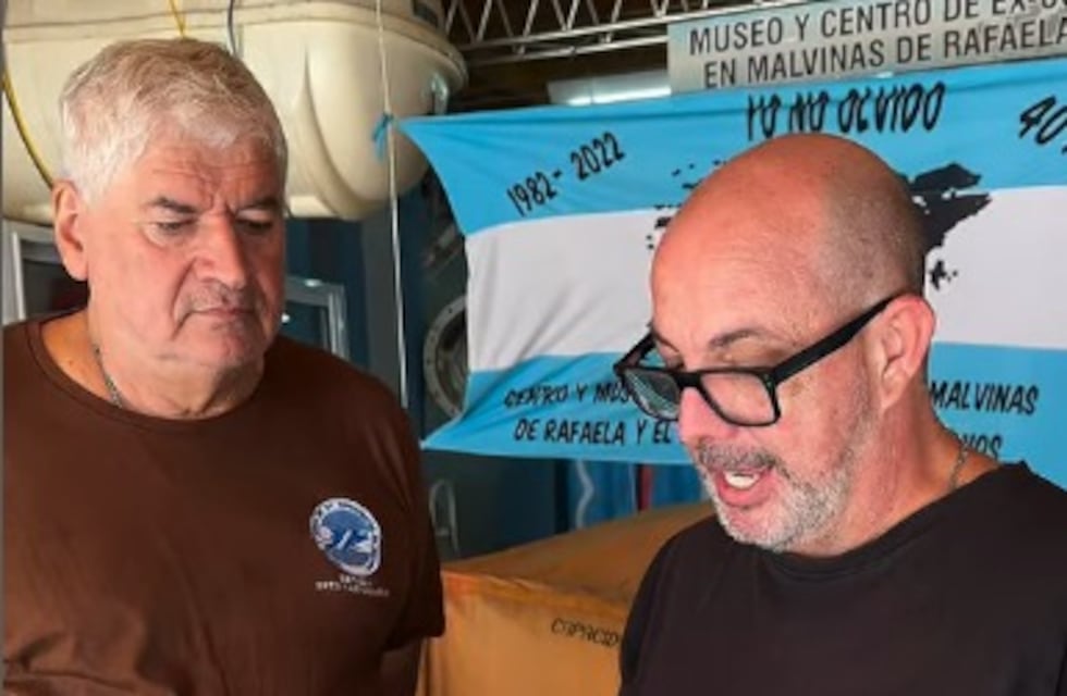 Ale Ambort entregó al Centro de Ex Combatientes de Rafaela 10 ejemplares del libro de Owen Crippa