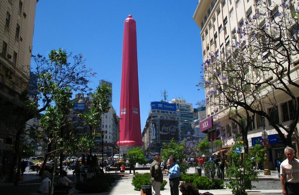 Los sorprendentes cambios del Obelisco a lo largo de su historia: intervenciones artísticas y pintadas