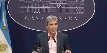 El ministro de Economía, Luis Caputo, anunció que se retira el capítulo fiscal de la ley ómnibus. Foto: Los Andes