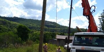 Energía de Misiones realiza trabajos en Puerto Esperanza y Bernardo de Irigoyen.