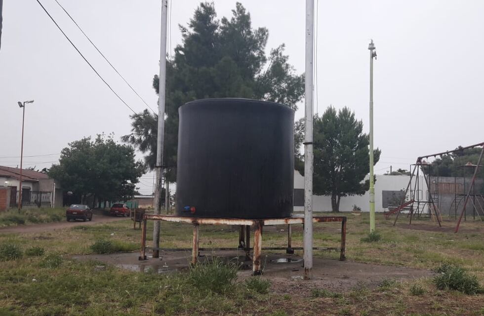 ABSA colocó cisternas en barrios ATE III y VI