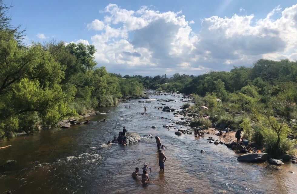 En fotos: así se disfrutó de un domingo a pleno sol en el río San Antonio