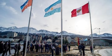 Yutrovic acompañó los actos por el Bicentenario de la Independencia de Perú