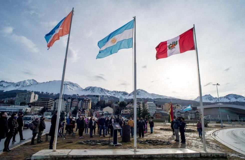 Yutrovic acompañó los actos por el Bicentenario de la Independencia de Perú