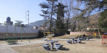 La renovada imagen de la Plaza Chaco en Villa Carlos Paz.