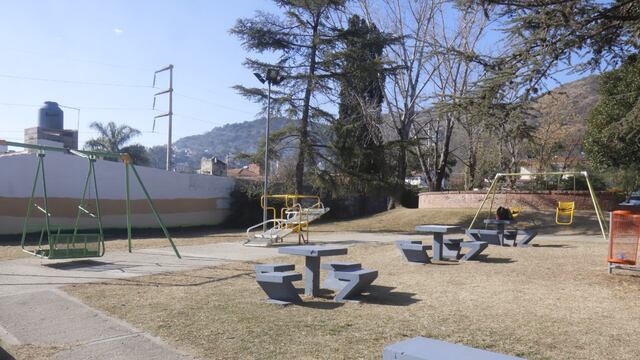 La renovada imagen de la Plaza Chaco en Villa Carlos Paz.