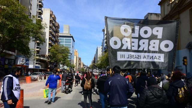 Nueva marcha de movimientos sociales en el centro de Córdoba.
