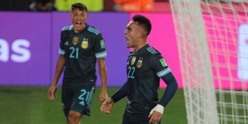 Lautaro Martínez festeja su gol, que sirvió para el 1-0 de Argentina ante Perú, por las eliminatorias sudamericanas. (Gentileza Clarín)