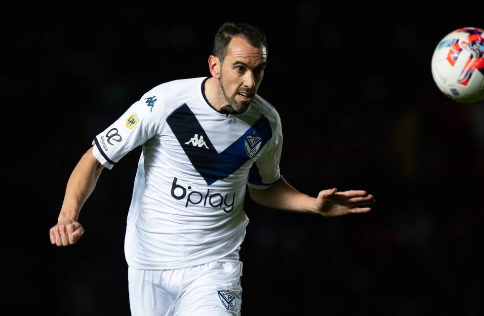 Diego Godín rechazó cerca de la línea y lo gritó como su primer gol en Vélez