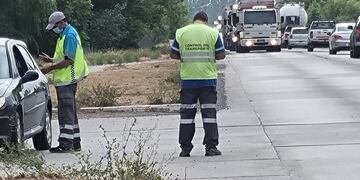Policías del control vehicular de Neuquén le salvaron la vida a un bebé con RCP (imagen ilustrativa)