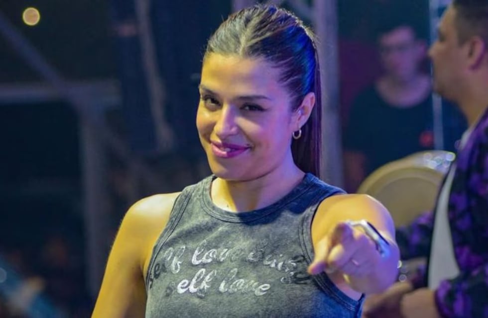 Insólito: una fanática le pidió a Euge Quevedo que le firme la cola y quedó grabado