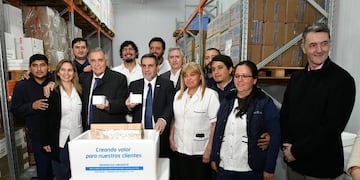 Llegan 45.000 dosis para proteger al personal esencial y fortalecer la lucha contra el virus.