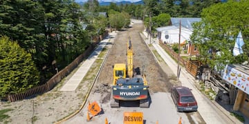 Obra pública vial en la ciudad.