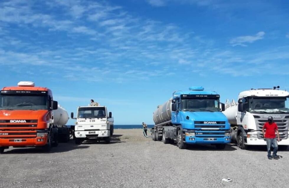 Operativo de distribución de agua potable a los barrios
